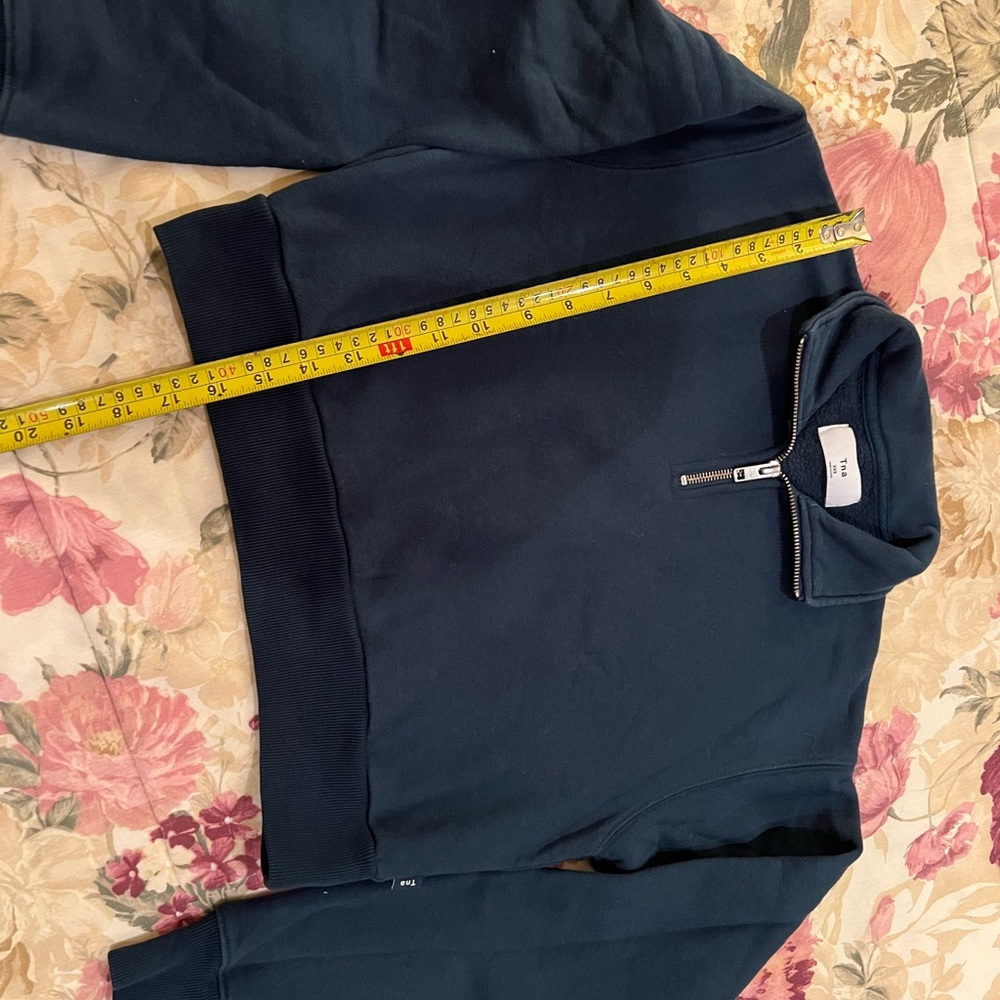 TNa longsleeve crop top